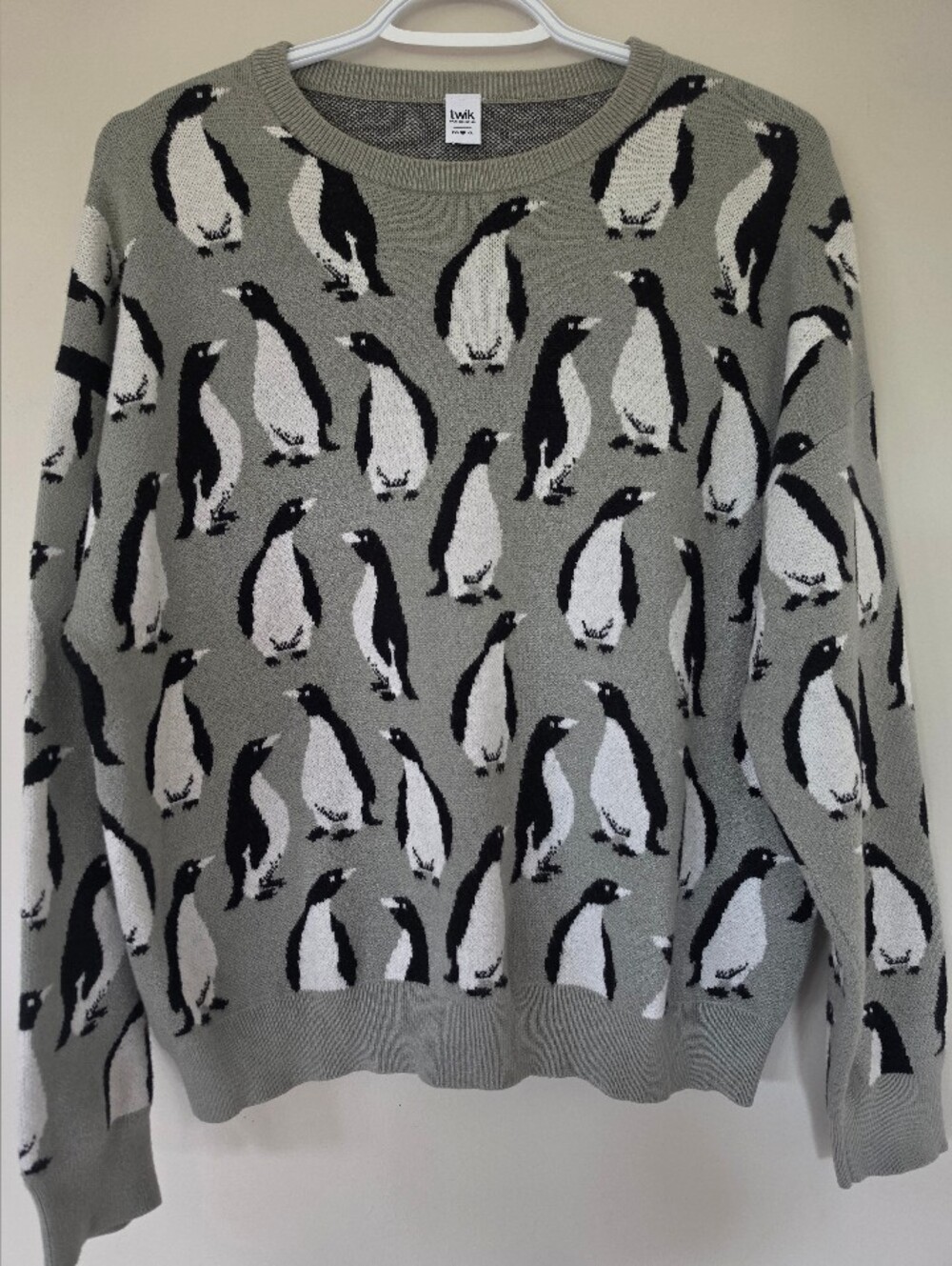 Twik Par Simons Soft Sage Green Knit Crewneck Sweater with Penguins Women's XL.